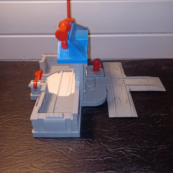 2003 Fisher Price GeoTrax Rail & Road System Fast Response Rescue Train Playset - Picture 3 of 7